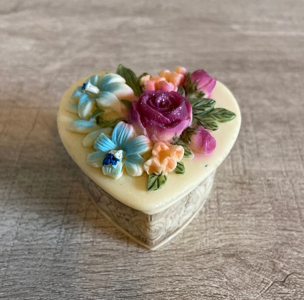 Resin Heart Shaped Floral Trinket Box / Miniature Jewelry Box with 3D Flowers